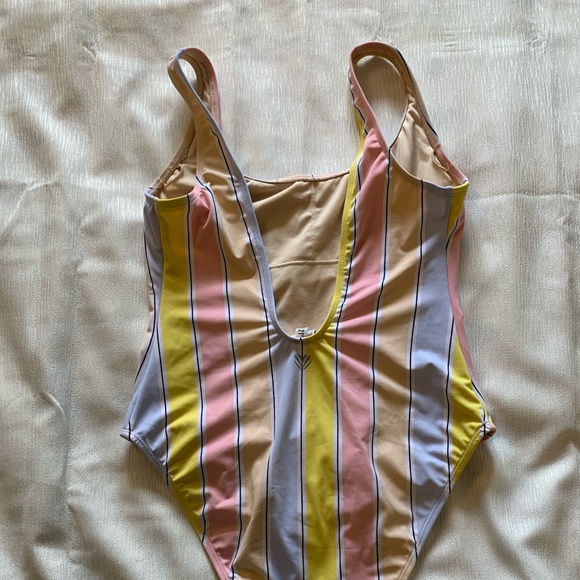 Women’s full piece bathing suit - Picture 2 of 2